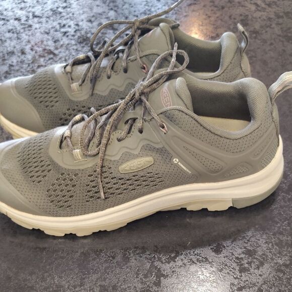 Keen Olive Green Athletic Shoes - Picture 4 of 6